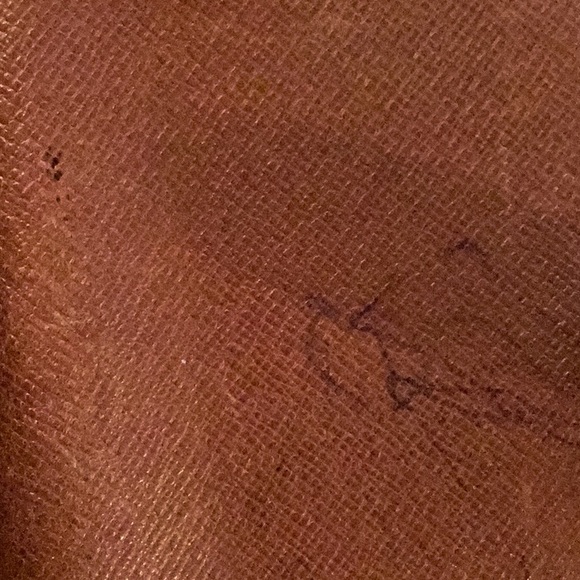 Vintage authentic Louis Vuitton bifold/ snap & button closure wallet. - Picture 13 of 14